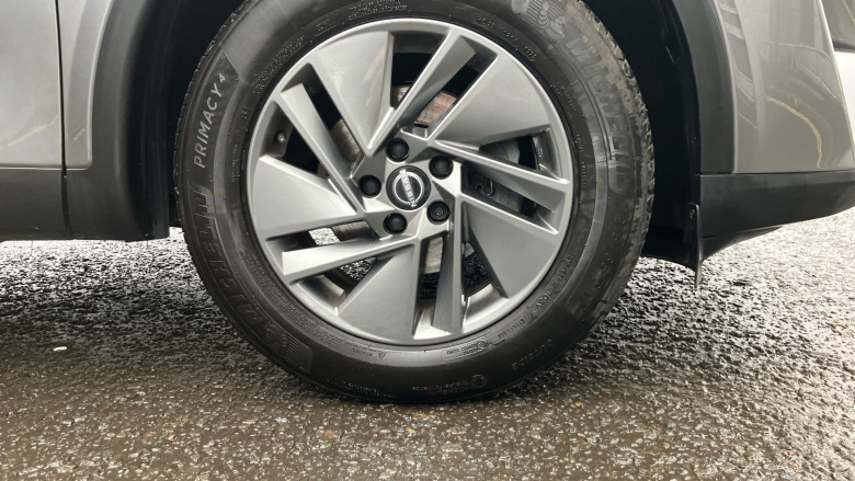 Nissan Qashqai 1.3 DiG-T MH Acenta Premium 5dr Petrol Hatchback